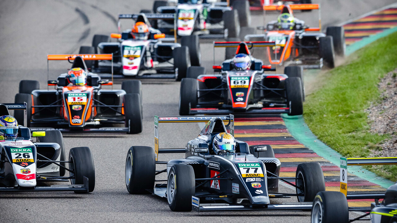 Titelwettkampf spitzt sich zu ADAC Formel 4 zurück in Hockenheim